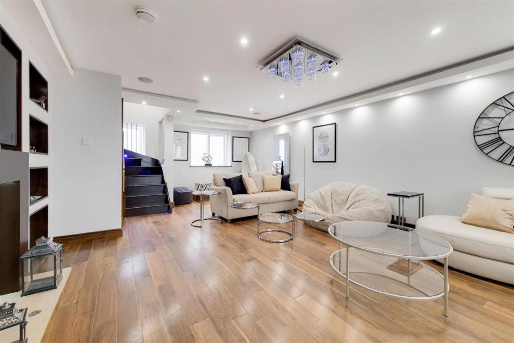 Phenomenal Hyde Park-central With Large Roof Terrace